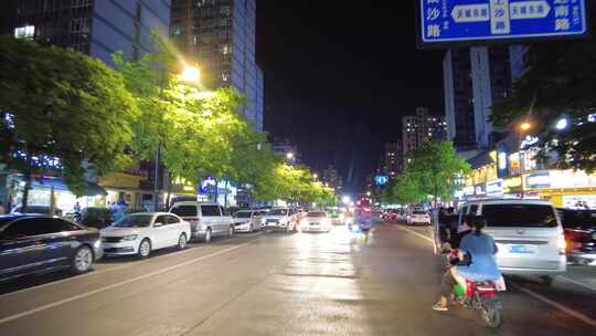 夜晚马路街道车辆车流