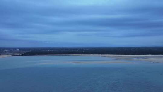 海南龙港海滩搁浅货船