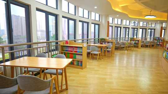 学校图书馆阅览室