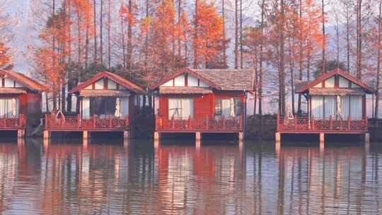 杭州湘湖湖边的木屋