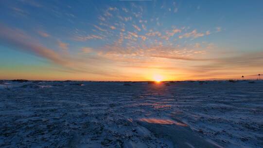 冬日内蒙古草原上的日出