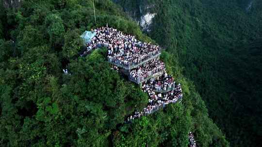 桂林阳朔相公山日出观景台人群