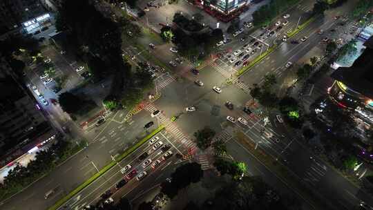 夜晚十字路口车流城市道路交通夜景城市街道