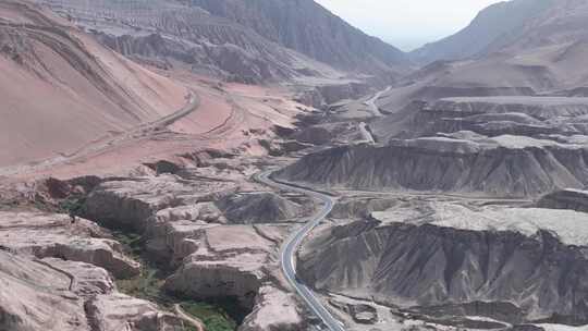 新疆吐鲁番市鄯善县吐峪沟大峡谷风景