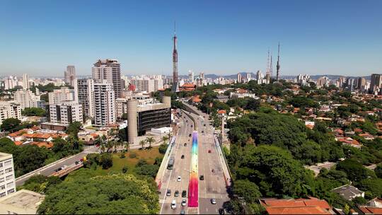 巴西圣保罗市中心的苏马雷高架桥。旅游地标。视频素材模板下载