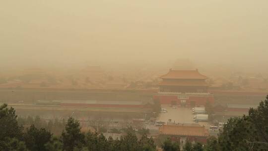 北京沙尘暴下的故宫