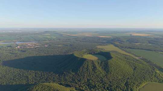 4k航拍五大连池格拉球山天池