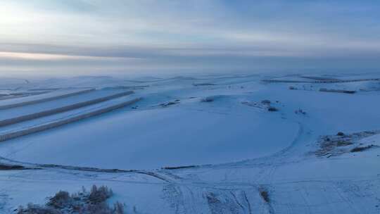 航拍冬季大兴安岭丘陵山地雪野风光