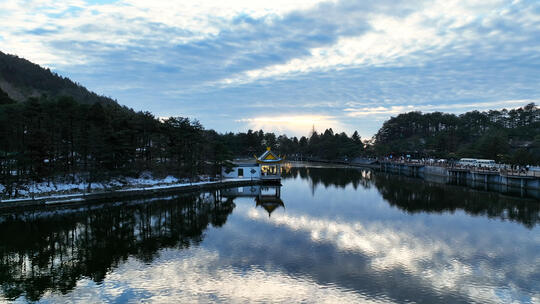 航拍江西旅游庐山如琴湖湖景自然风光