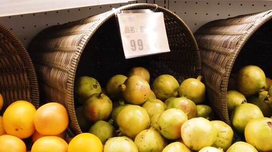 进口高级超市商场水果新鲜蔬菜选购货架购买