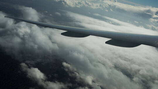 飞机在云朵上空飞行视频素材模板下载