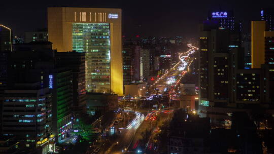 夜晚北京公路交通的延时镜头 