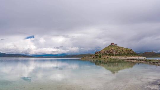 西藏羊湖日托寺风光延时视频素材模板下载