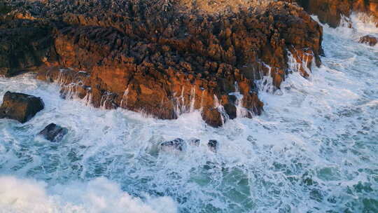 大海海洋海浪冲击岩石企业精神拼搏奋斗励志