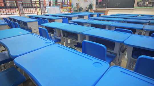 学生上课课堂桌椅板凳