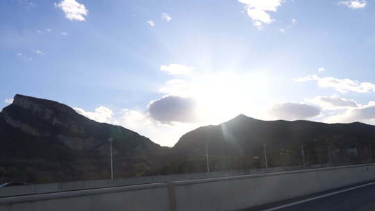 出行 路边风景 云彩 蓝天 光影 山