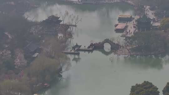 航拍初春烟雨朦扬州瘦西湖二十四桥景区