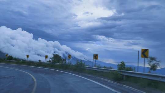 汽车在公路上行驶 山路 弯道