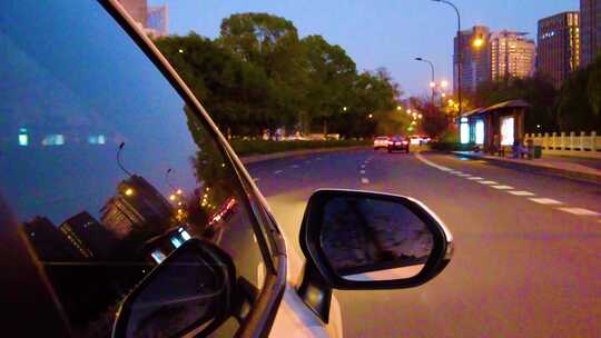 夜晚汽车在马路上行驶视频素材视频素材模板下载