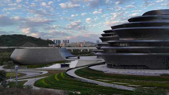 深圳科学技术馆现代建筑与周边景观全景