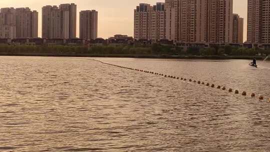 波光粼粼 湖面 湖水 水面 天空 日落