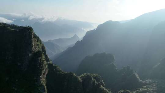 航拍逆光云雾高山顶峰山中飞行金秀圣堂山