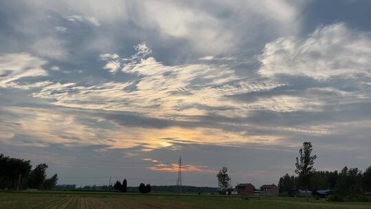 夕阳下的唯美天空