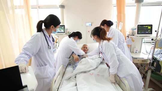 ICU护士关怀病人