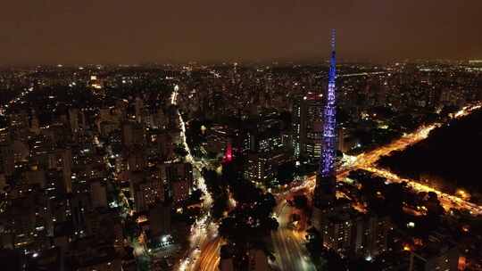 巴西圣保罗市中心的夜晚。市中心区的夜晚生活风景。