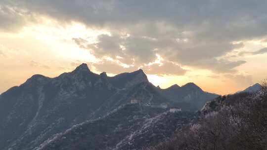 北京春天长城与杏花夕阳日落延时