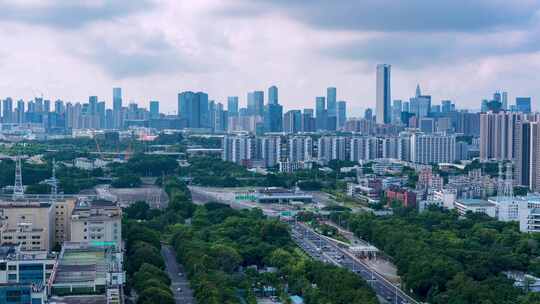 早高峰的深圳南山天际线和京港澳车流延时