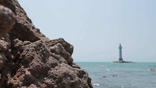 礁石和灯塔