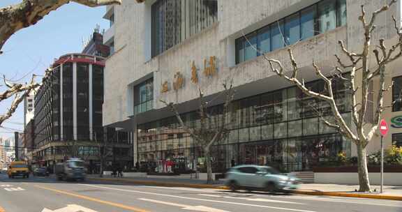 上海书城福州路城市街道街景车流人流慢门