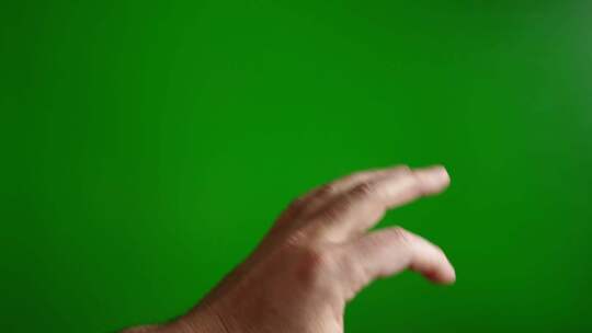 27.男人在绿色背景上用手指显示OK标志视频素材模板下载