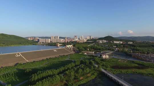 水库大坝夏季桃山湖航拍视频素材模板下载