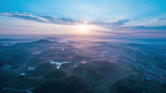 广西南宁丘陵连绵群山日出朝阳云雾航拍延时