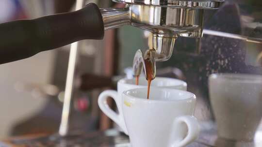 咖啡制作咖啡机出咖啡液过程视频素材模板下载