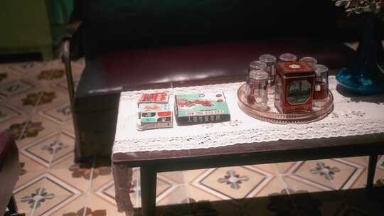 室内老物件茶几摆件特写