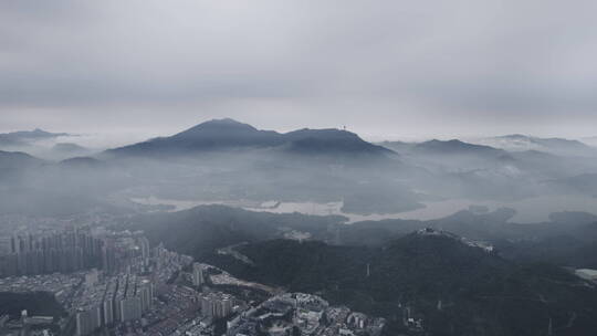 4k航拍深圳梧桐山水库雨后云海