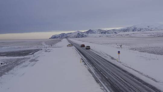 4K冰岛雪山雪地北极圈公路汽车航拍