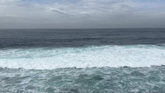 海岸上的海浪