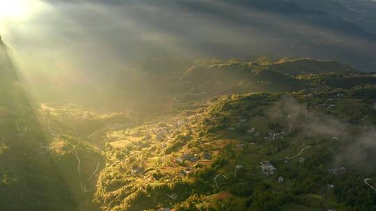 航拍山川峡谷丁达尔效应