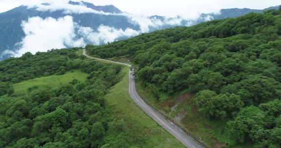 航拍四川九顶山盘山路