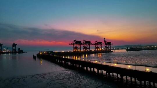 爱世间温柔万物，沿途为晚霞停留