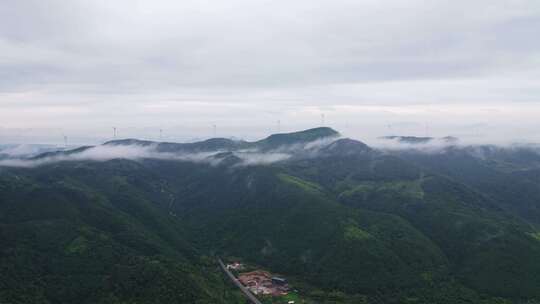 山顶的风车航拍