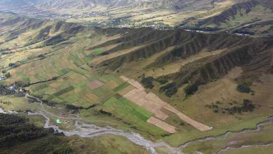 青海互助龙王山田地河流树林航拍视频