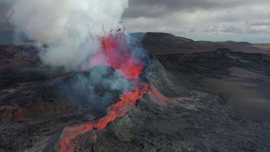 火山喷发的镜头