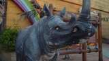 游乐场欢乐谷动物雕塑高清在线视频素材下载
