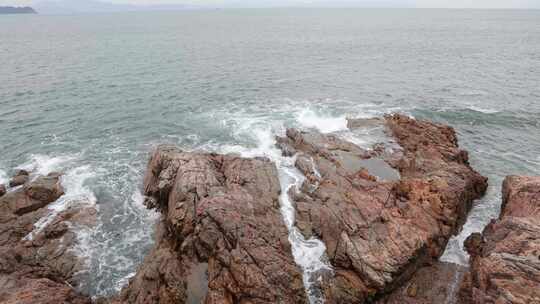 深圳海岸线-大梅沙礁石风起浪涌