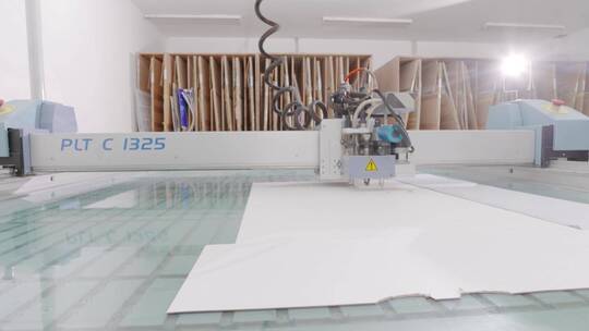 高端大型自动印刷机打版切割印刷行业